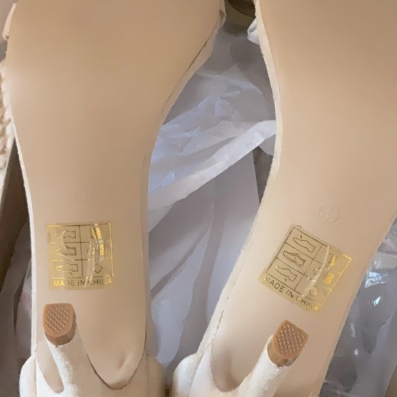 Bella Marie Suede Open Toe Heels NIB. They’re in soft nude/beige Size 8.5, NEW!! - Picture 8 of 8